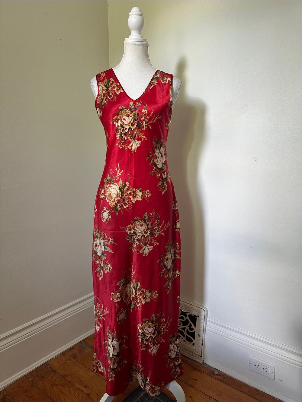 VERSAILLES Vintage Red Floral Wedding Satin Vneck Sleeveless Maxi Dress Medium